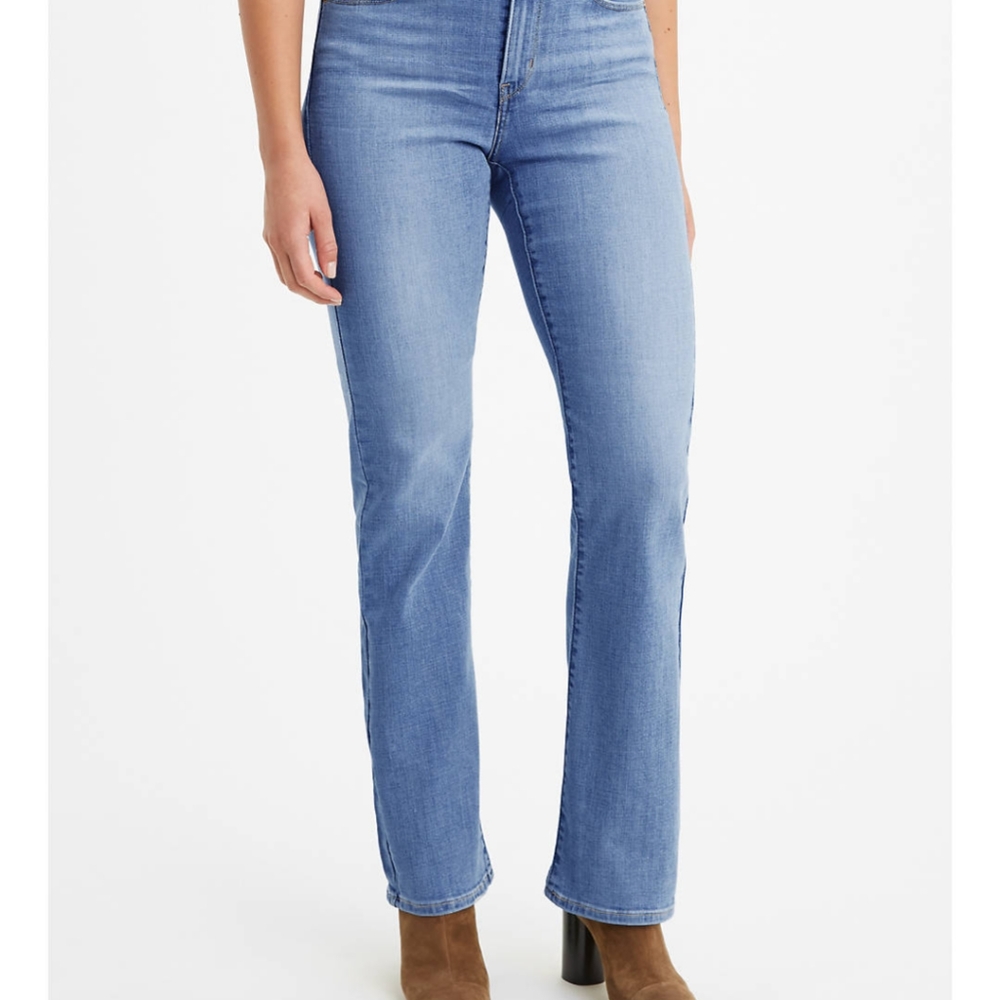 NWT Levi's classic bootcut medium wash jeans